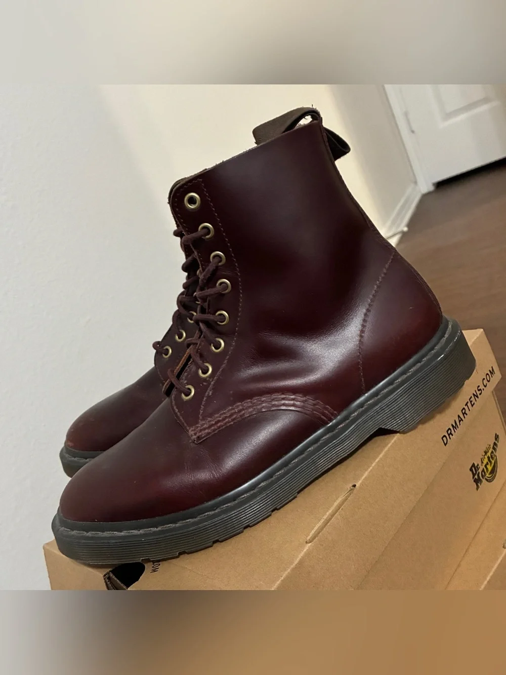 Dr. Martens Burgundy Leather Size 9 Boots